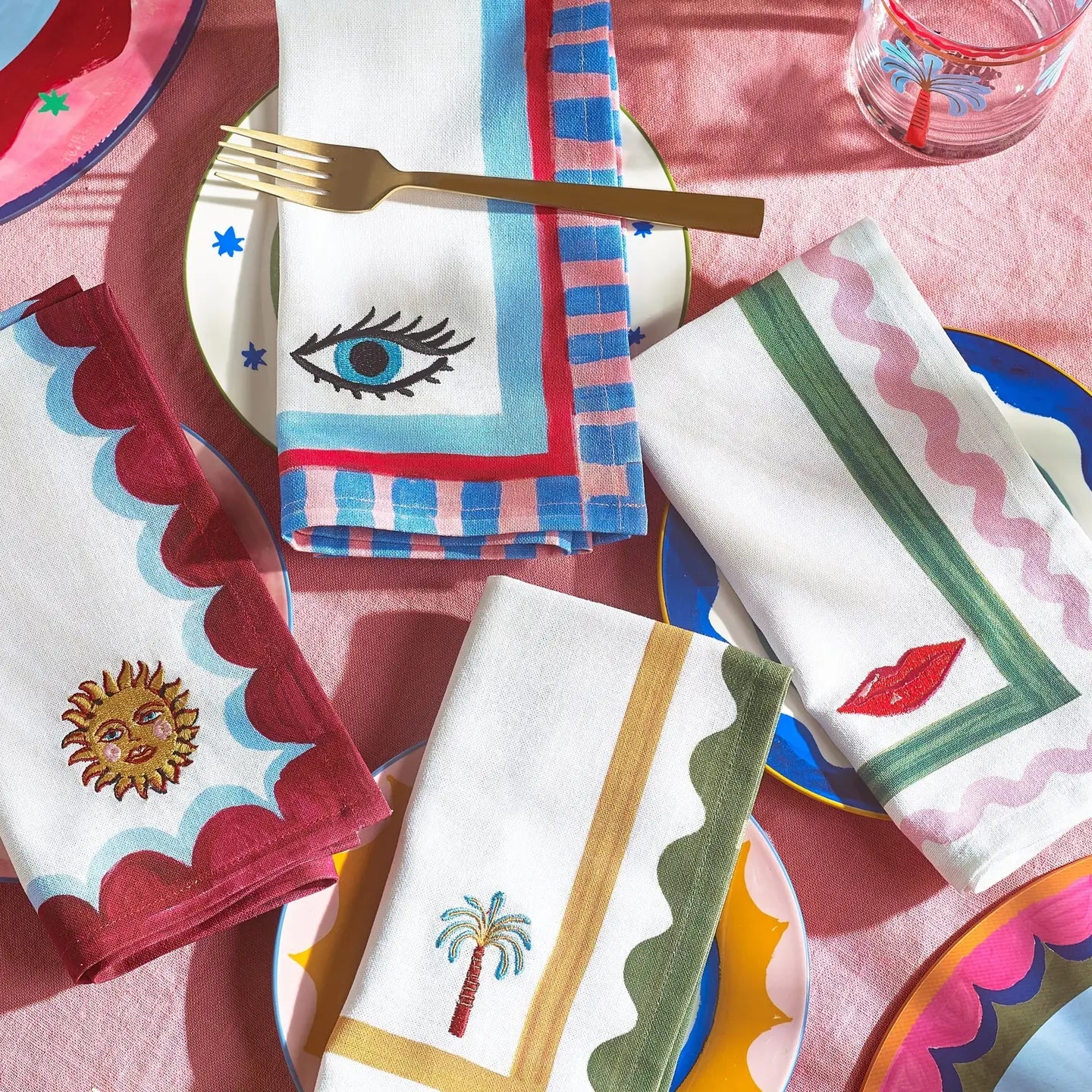 Serviettes de table brodées – 4 motifs méditerranéens